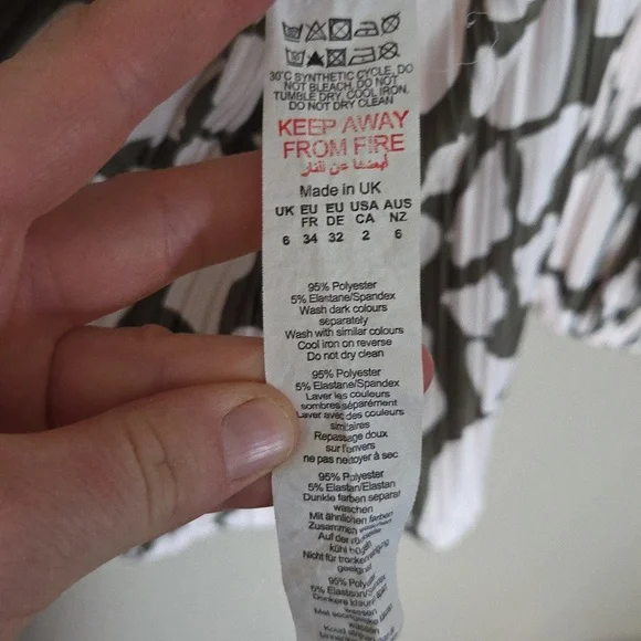 PrettyLittleThing Abstract Print Romper Size 6 - Picture 4 of 4